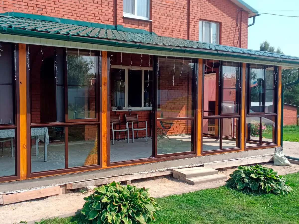Панорамное  остекление веранды от компании Окошкино